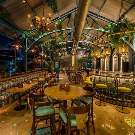 Goldfinch Hotel Mumbai Bagian luar foto