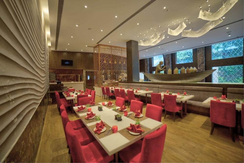 Goldfinch Hotel Mumbai Bagian luar foto