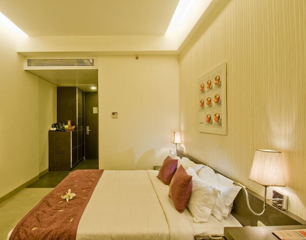 Goldfinch Hotel Mumbai Bagian luar foto