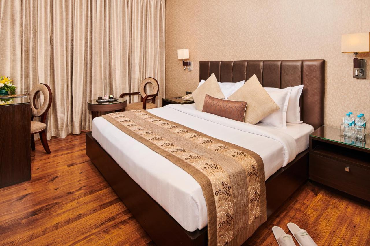 Goldfinch Hotel Mumbai Bagian luar foto