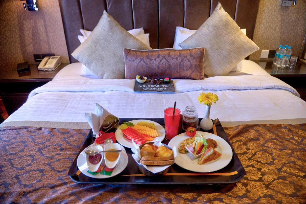 Goldfinch Hotel Mumbai Bagian luar foto