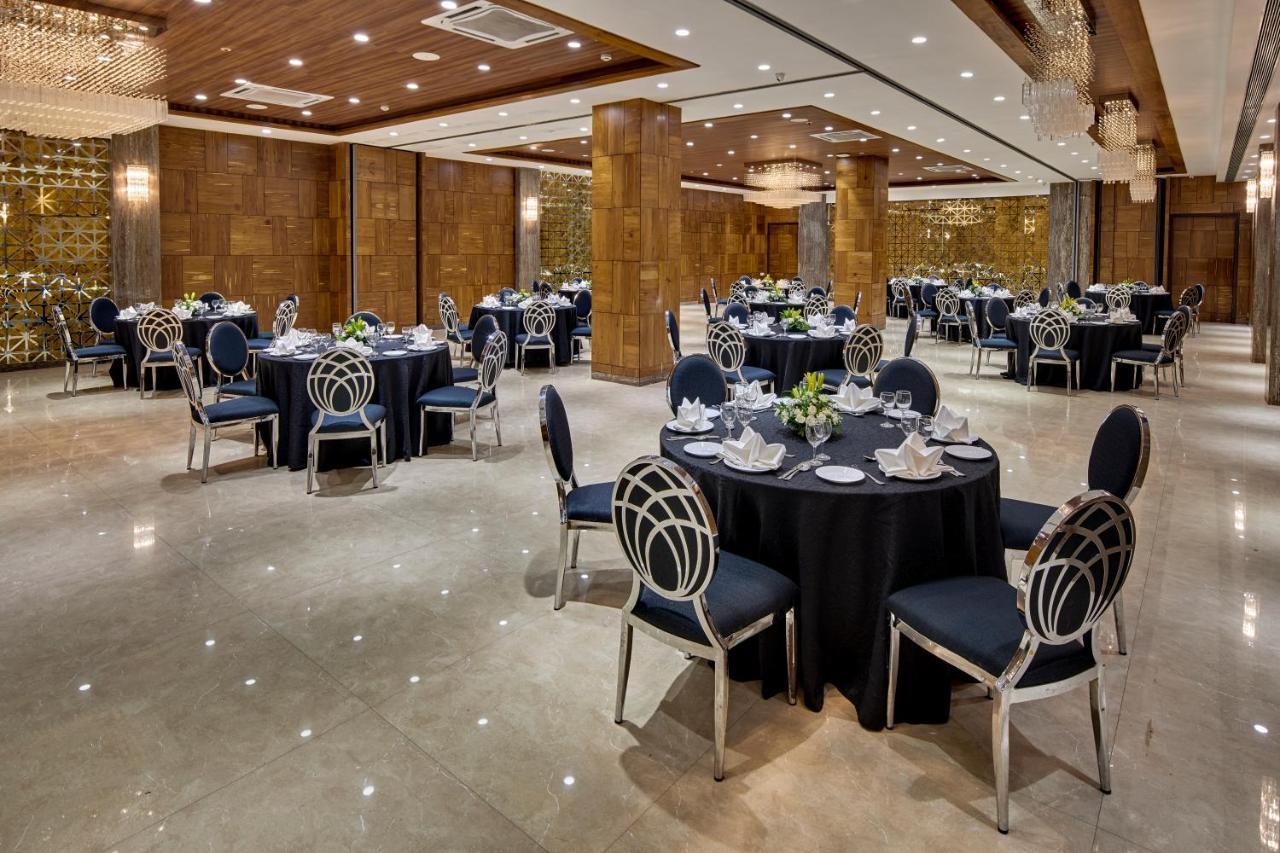 Goldfinch Hotel Mumbai Bagian luar foto