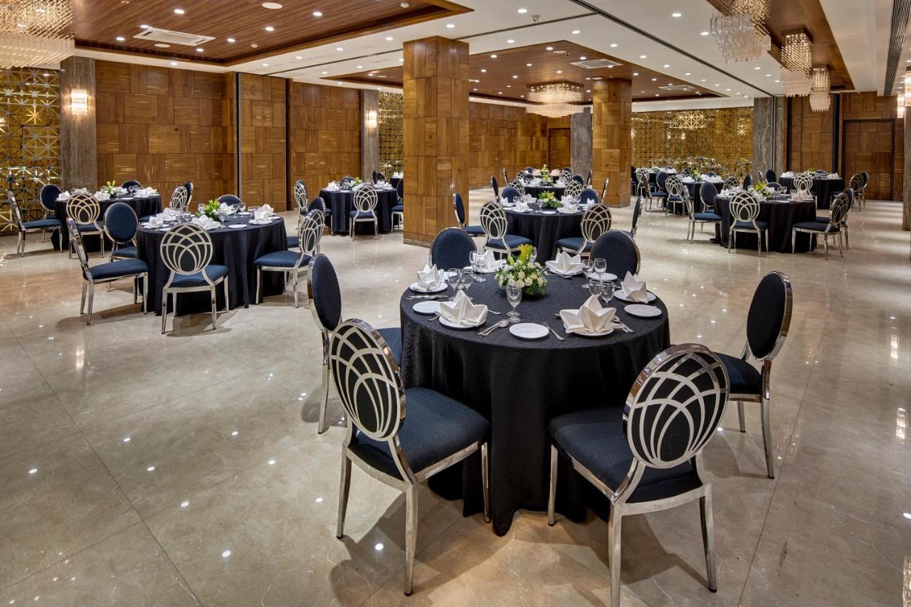 Goldfinch Hotel Mumbai Bagian luar foto