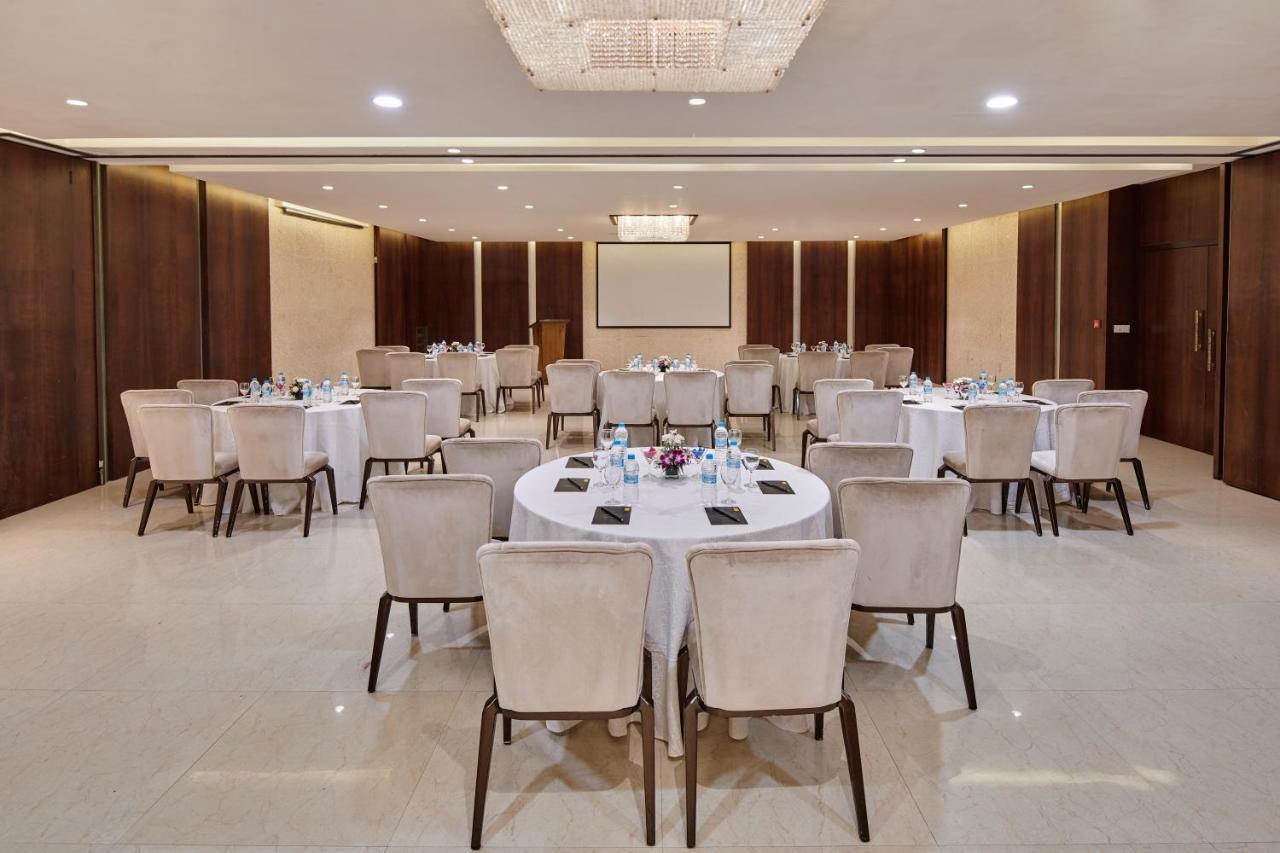 Goldfinch Hotel Mumbai Bagian luar foto