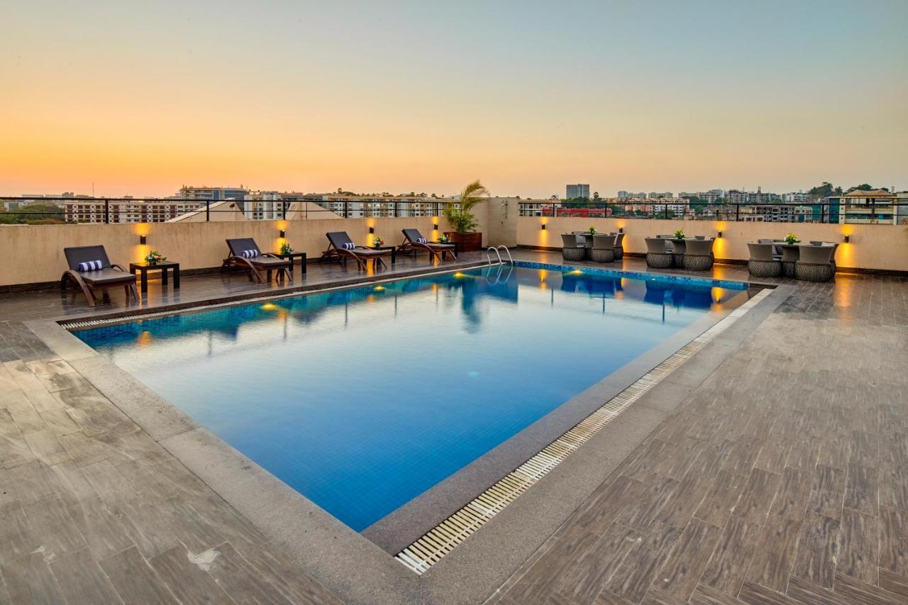 Goldfinch Hotel Mumbai Bagian luar foto