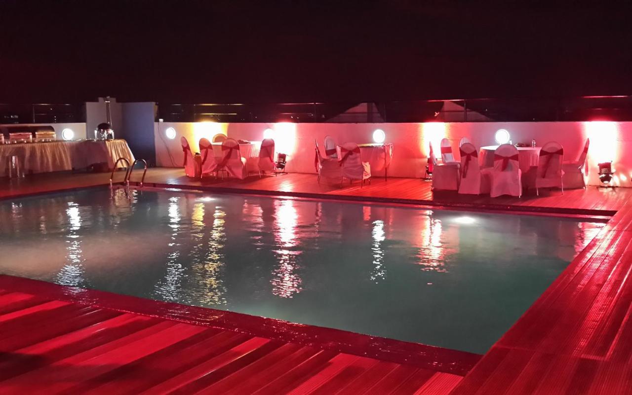 Goldfinch Hotel Mumbai Bagian luar foto