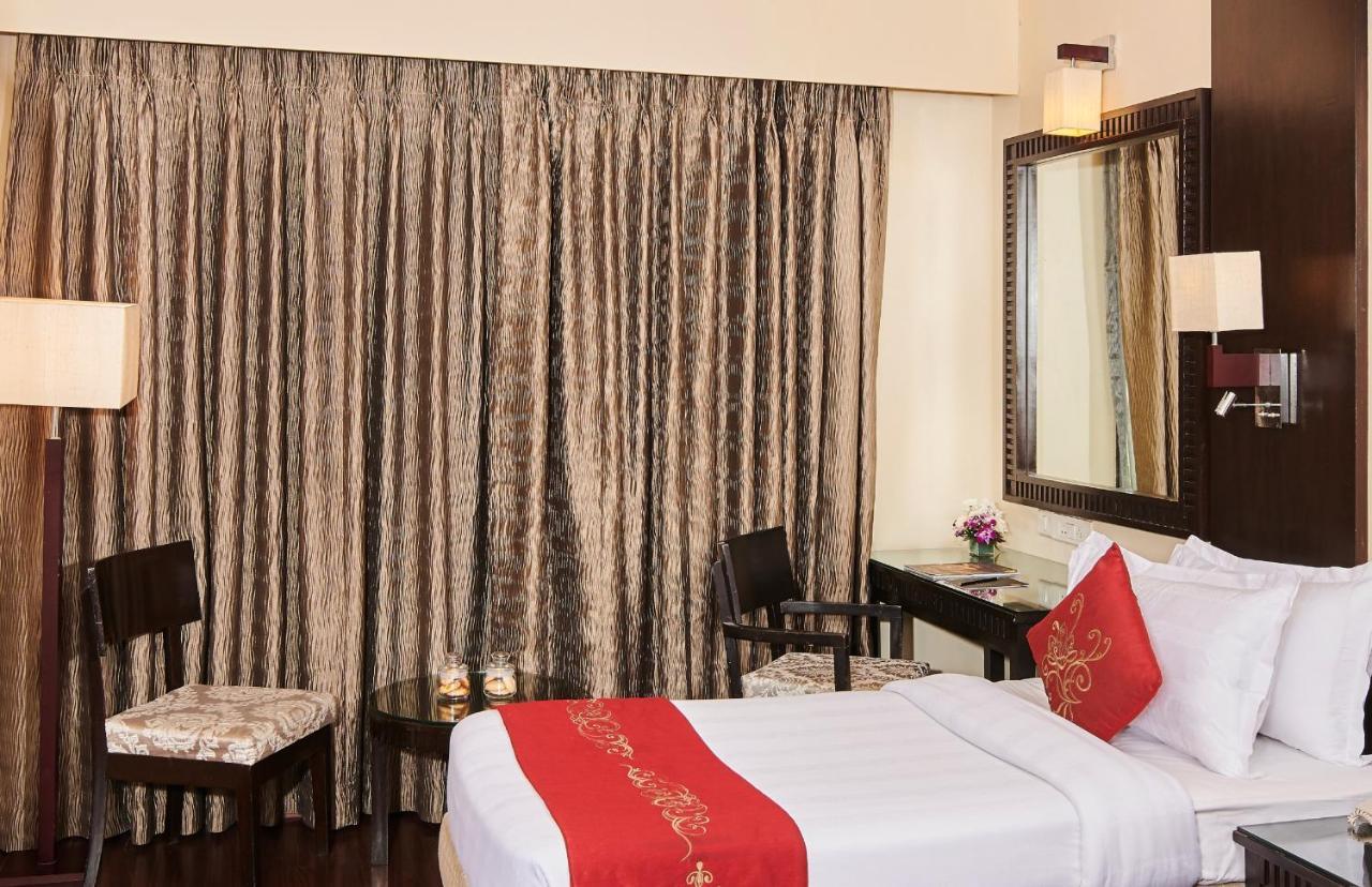 Goldfinch Hotel Mumbai Bagian luar foto