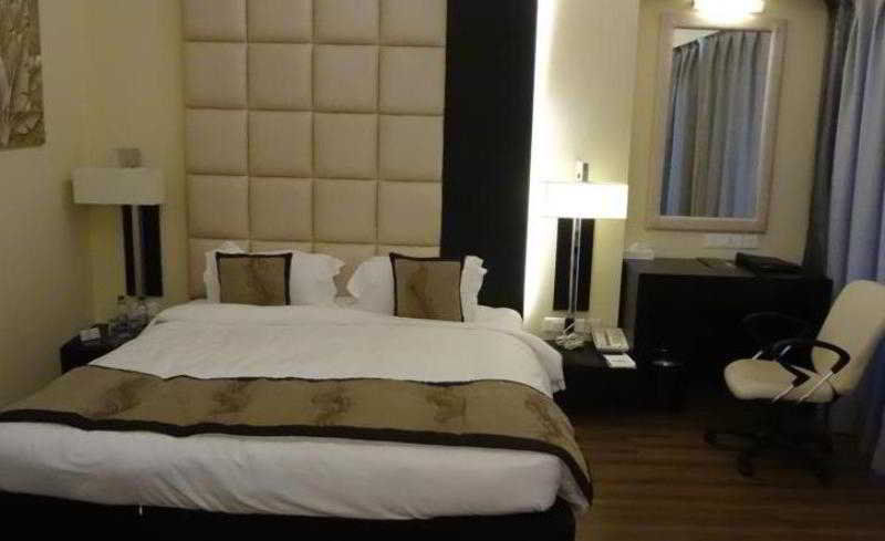 Goldfinch Hotel Mumbai Bagian luar foto