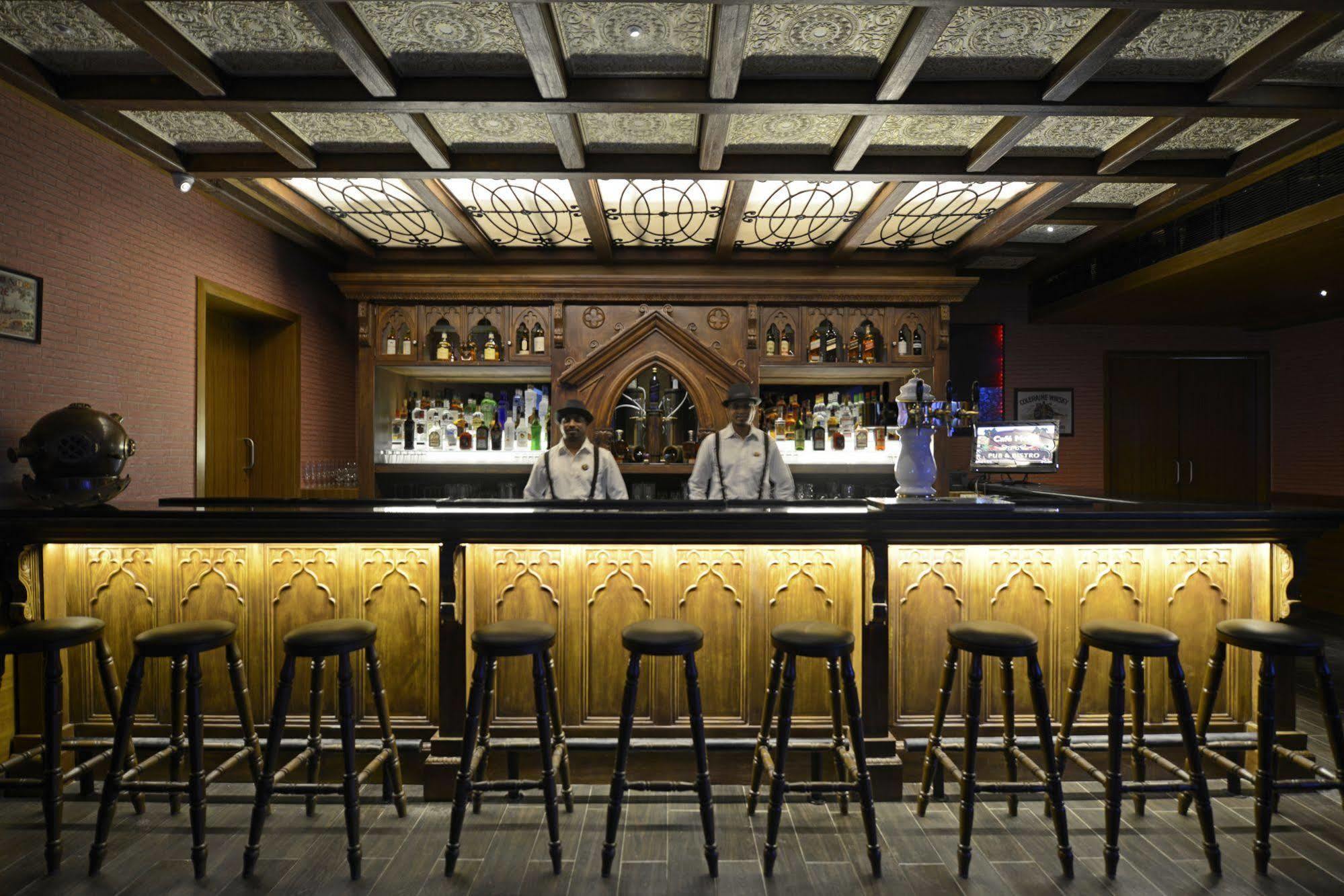 Goldfinch Hotel Mumbai Bagian luar foto
