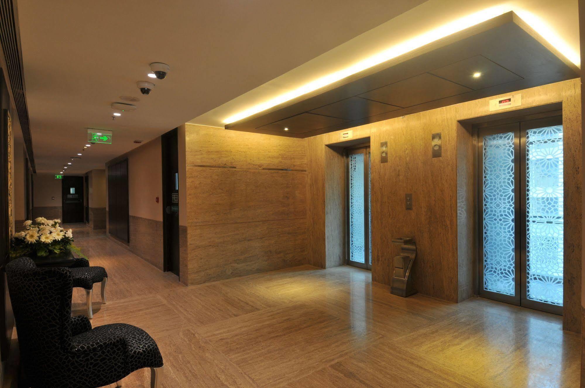 Goldfinch Hotel Mumbai Bagian luar foto