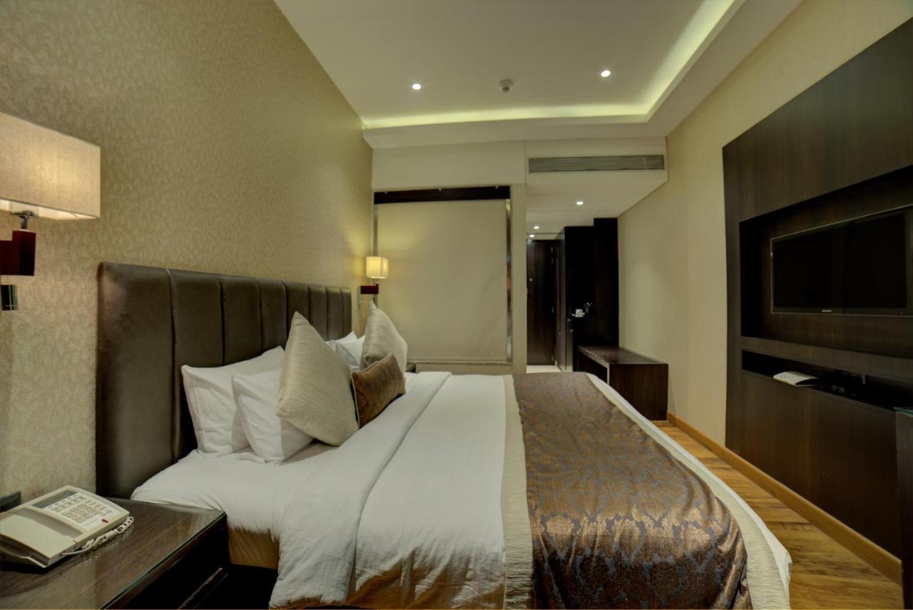 Goldfinch Hotel Mumbai Bagian luar foto